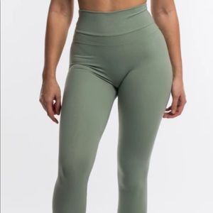 Sage green echt workout leggings